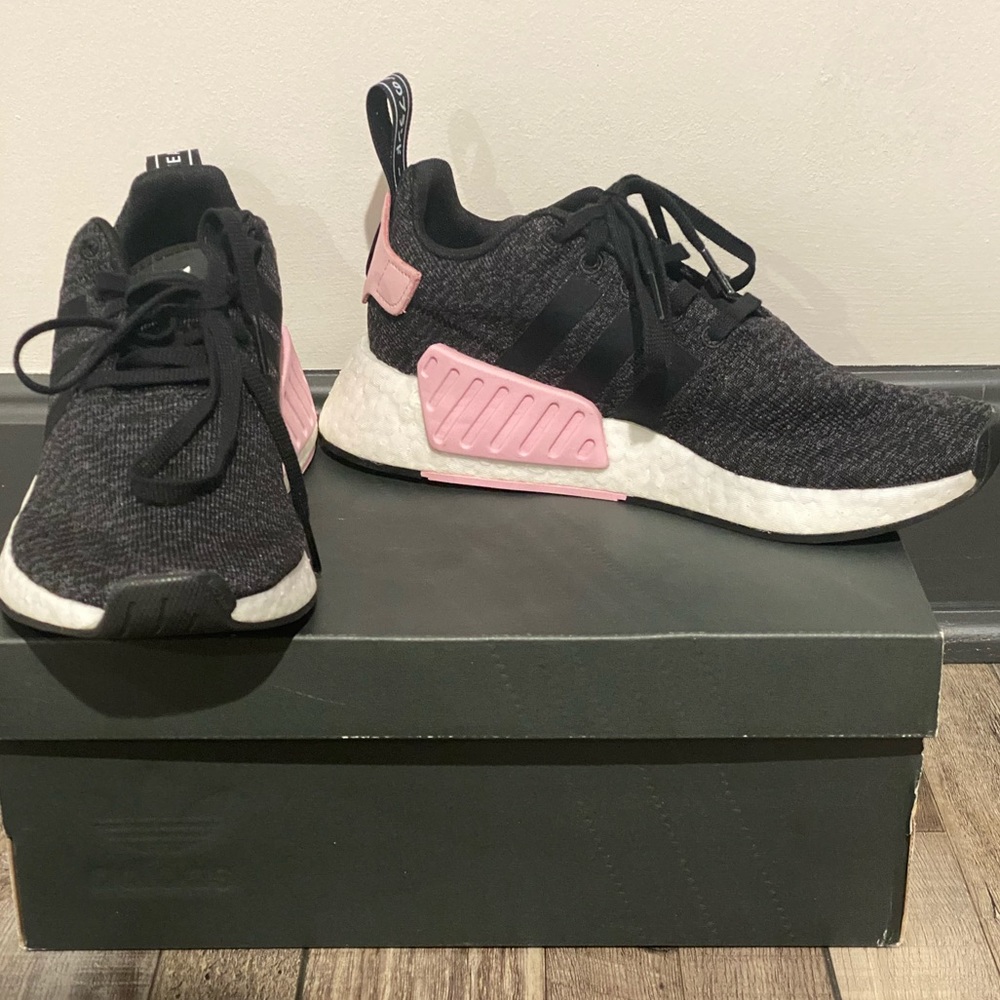 Women’s NMD R2 W Adidas shoes